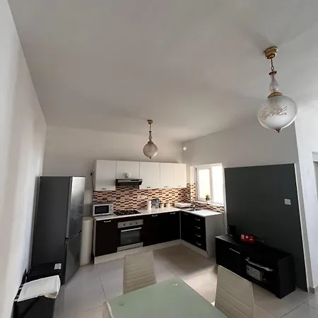 4 Person Sliema Spacious Room Airconditioned And Self Check Exterior photo