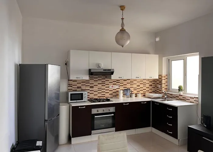 4 Person Sliema Spacious Room Airconditioned And Self Check